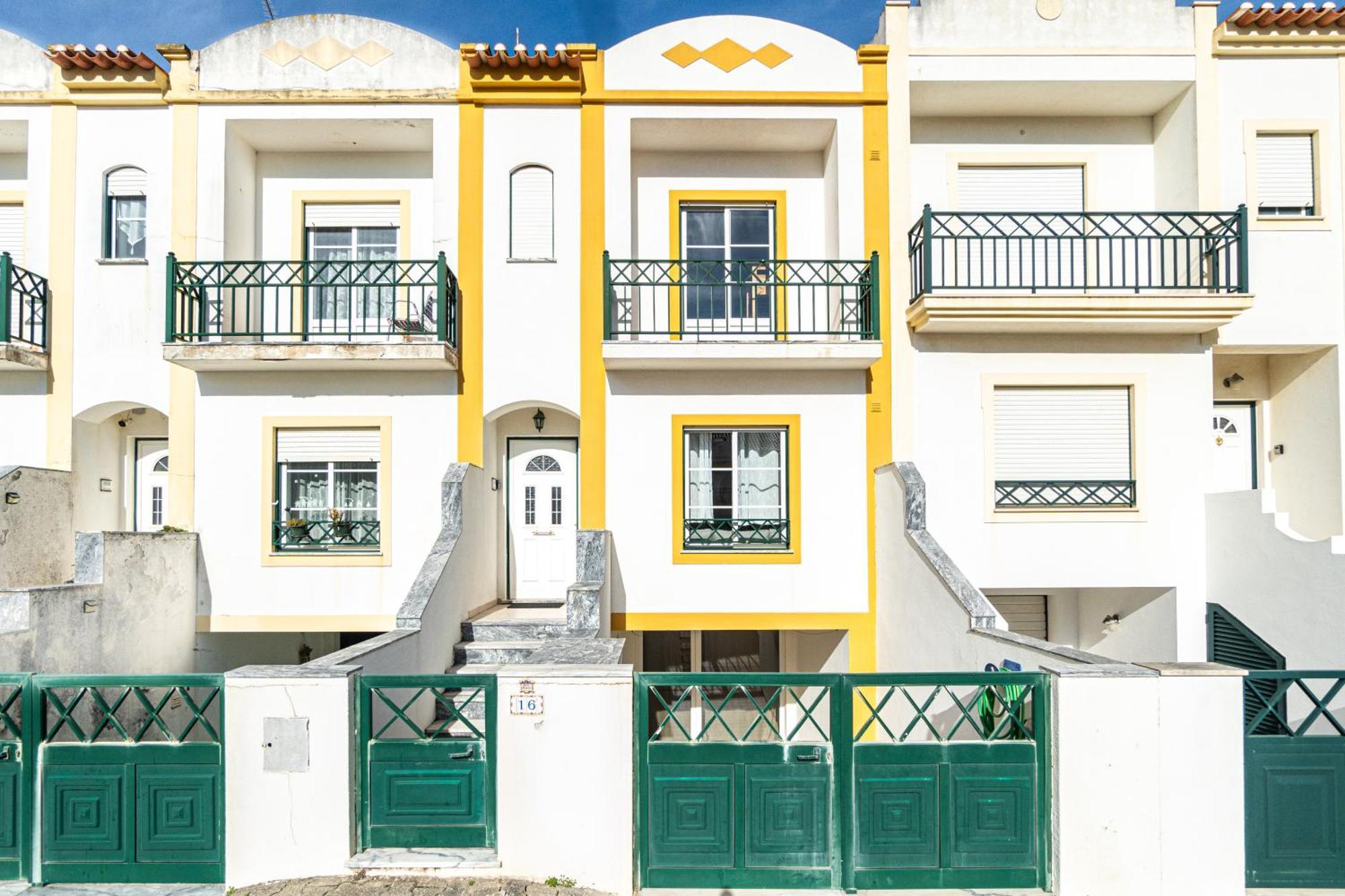 Baleal Happiness Surf House Villa Ferrel  Eksteriør bilde